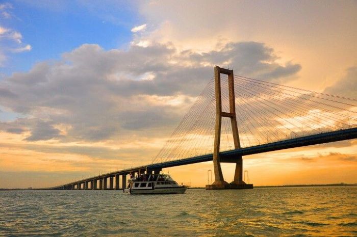 Jembatan Suramadu memiliki pemandangan yang indah