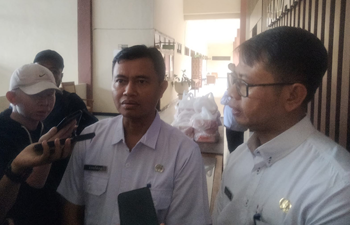 Kabid Status Kinerja dan Kesejahteraan Pegawai BKPPD Gunugkidul Sunawan saat diwawancarai awak media.