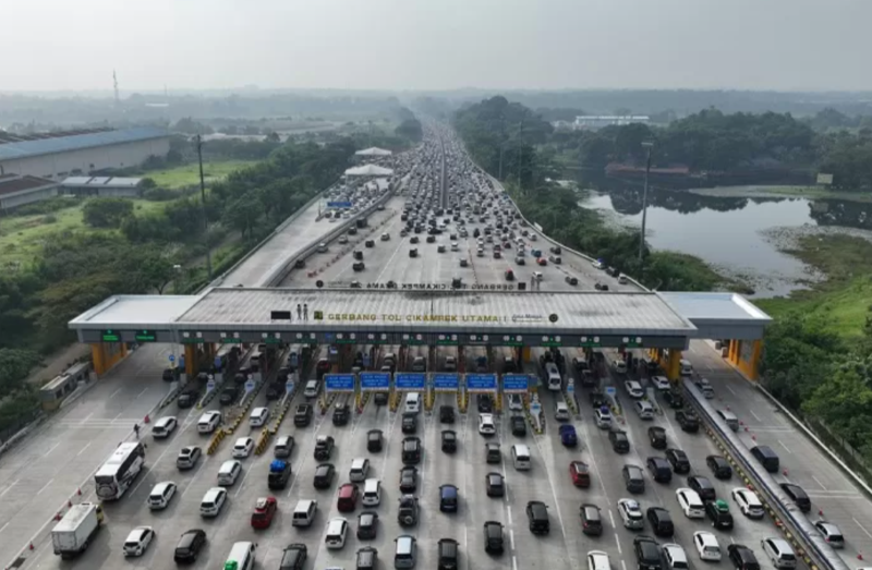 Ilustrasi suasana tol menjelang lebaran. Pada lebaran 2024, diskon tarif tol  harga promo hingga 20 persen di ruas tol Trans Jawa.