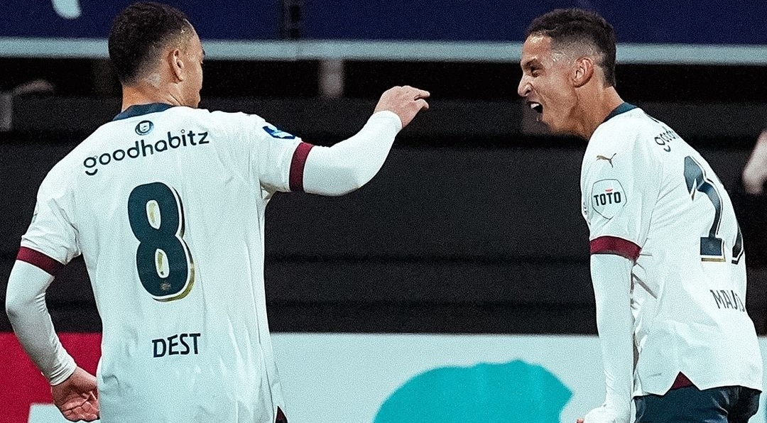 DUO: Selebrasi Mauro Junior bersama Sergino Dest usai menjebol gawang Excelsior (ig psv)