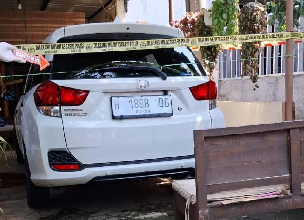 Korban Kompol Tumanggor anggota Ditresnarkoba Polda Jawa Tengah ditemukan tewas di dalam mobil Honda Mobilio warna putih