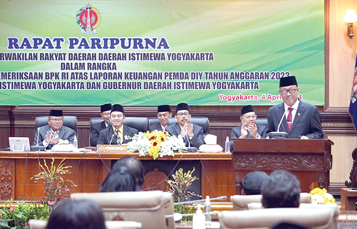 INSPIRASI  DAERAH LAIN:  Anggota V  BPK RI Ahmadi  Noor Supit  menyampaikan  opini wajar tanpa  pengecualian  (WTP) diraih  Pemprov DIJ  sebanyak 14 kali  secara berturut - turut.