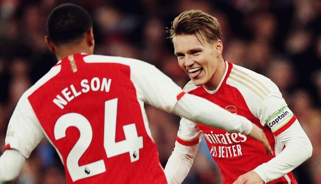 Selebrasi Martin Odegaard usai menjebol gawang Luton Town dan membawa Arsenal unggul 1-0 (ig arsenal)