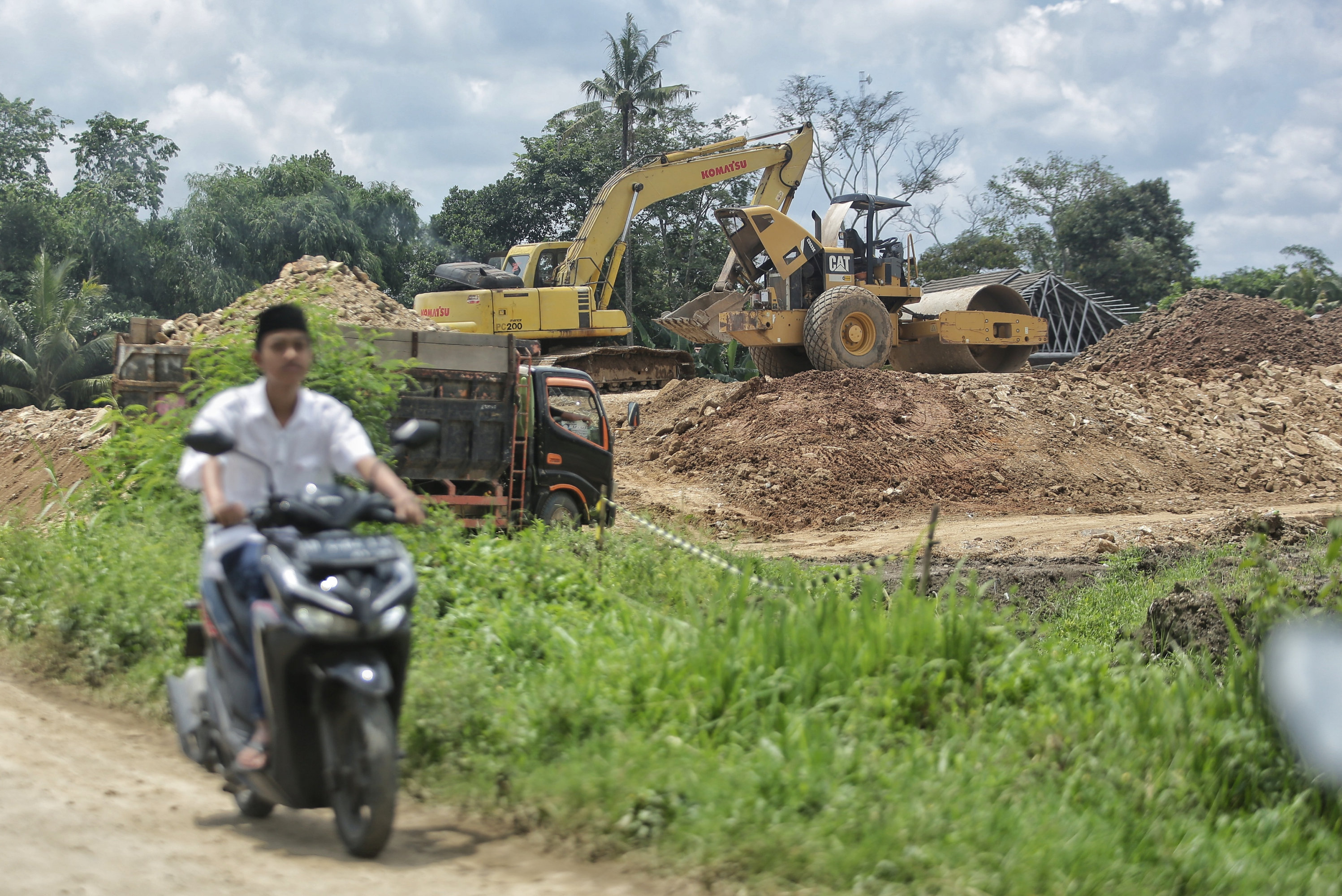 AKTIVITAS: Salah satu bagian dari pelaksana  proyek tol Jogja-Solo beberapa waktu lalu.