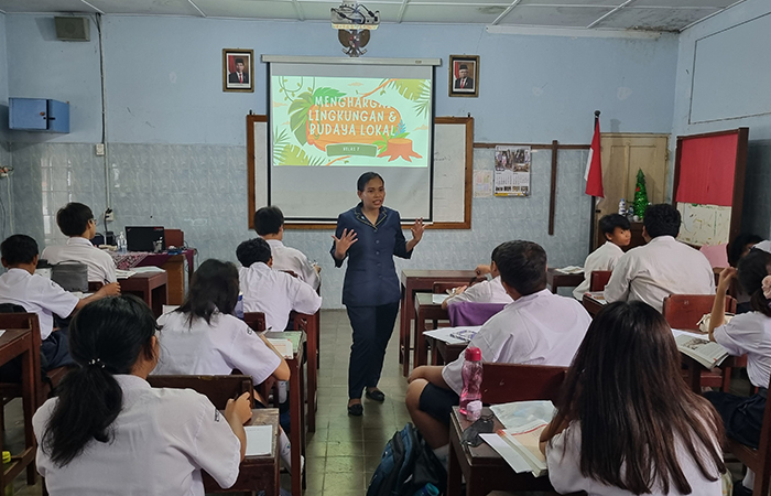 ANTUSIAS: Siswa SMP Stella Duce 2 Jogjakarta saat mengikuti program Gerakan Literasi Sekolah (GLS).