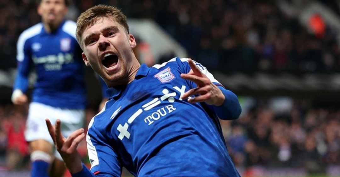 Selebrasi Leif Davis usai cetak gol ke gawang Southampton (ig ipswichtown)