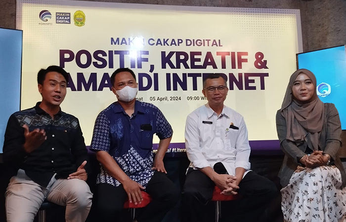 INTERNET SEHAT: Beberapa narasumber menyampaikan paparannya terkait penggunaan medsos dengan bijak.