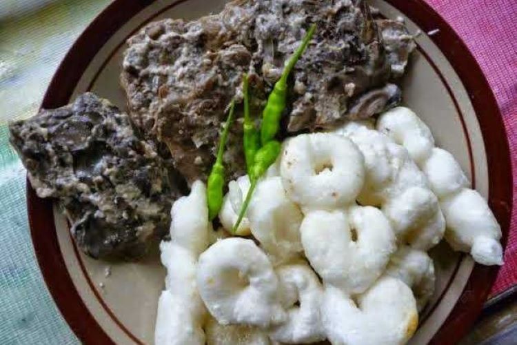 Tempe Benguk lebih nikmat disantap dengan Geblek (https://warisanbudaya.kemdikbud.go.id/)