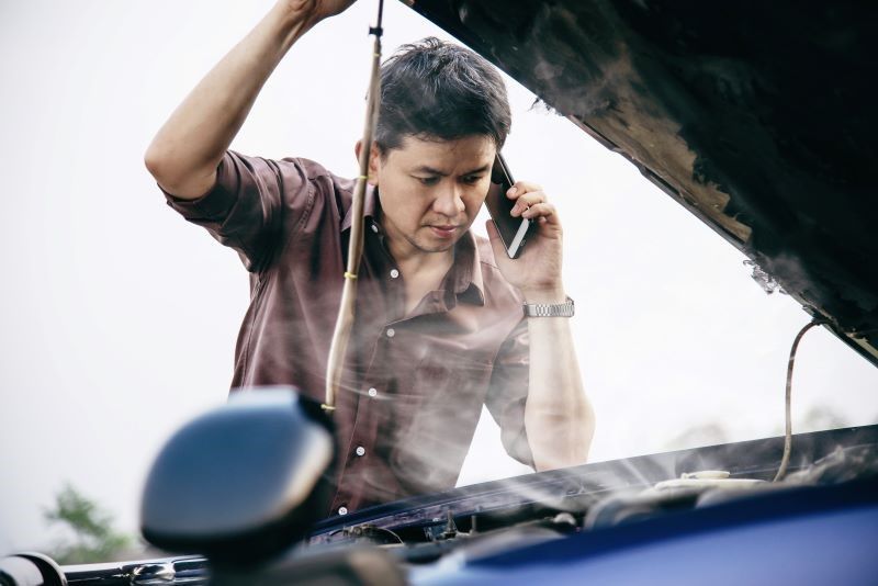 Ilustrasi mobil overheat. Lakukan hal ini bila mobil anda mengalami overheat.