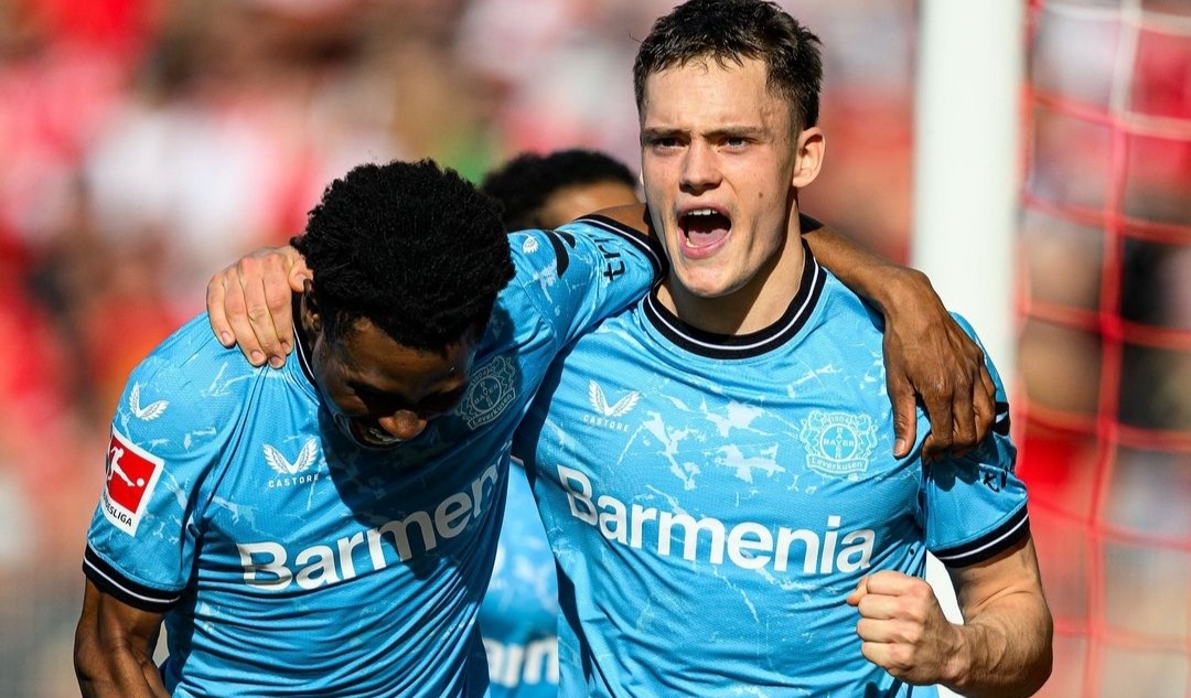 GENGGAM: Selebrasi Florian Wirtz usai jebol gawang Union Berlin dan memastikan keunggulan Bayer Leverkusen melalui penalti