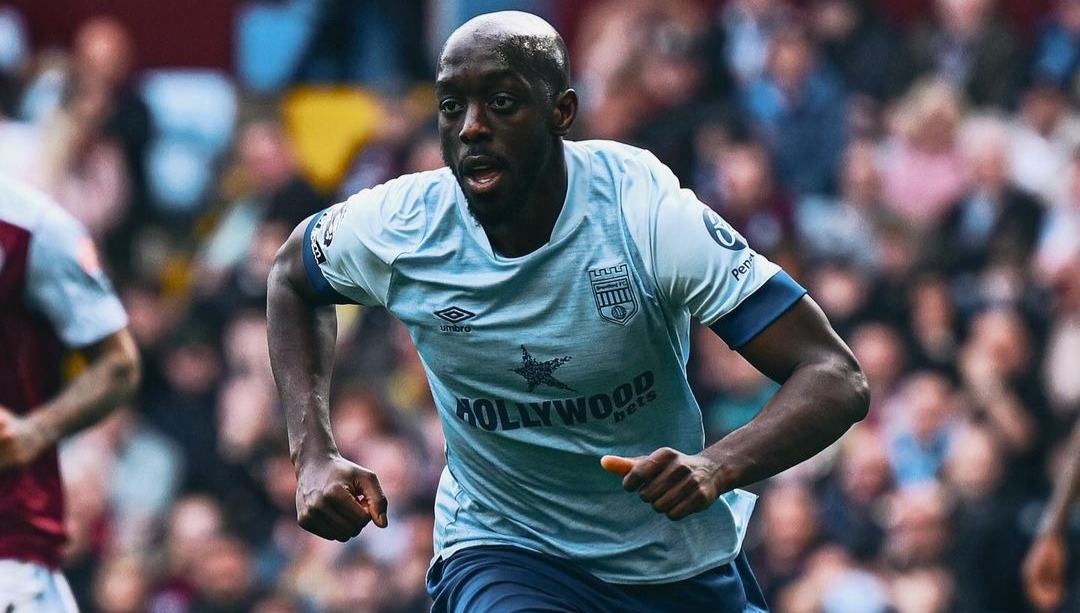 GENGGAM: Selebrasi Yoanne Wissa usai membawa unggul Brentford atas Aston Villa