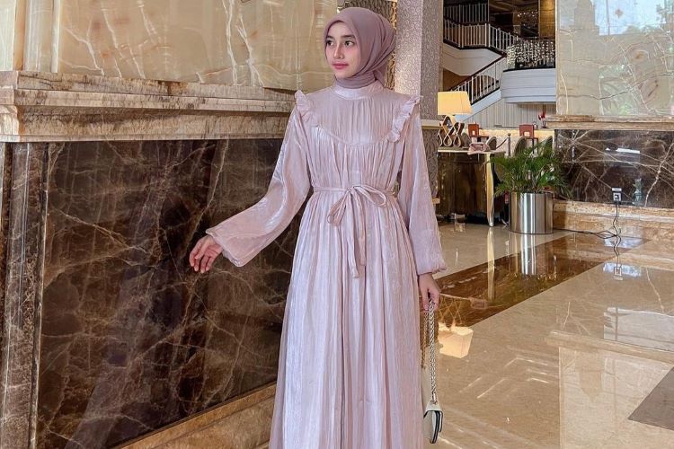 dress shimmer (sumber: instagram @_nbillaa)