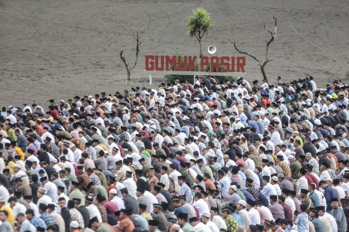 Pelaksanaan Sholat Ied di Gumuk Pasir Parangkusumo Bantul Rabu (10/4)