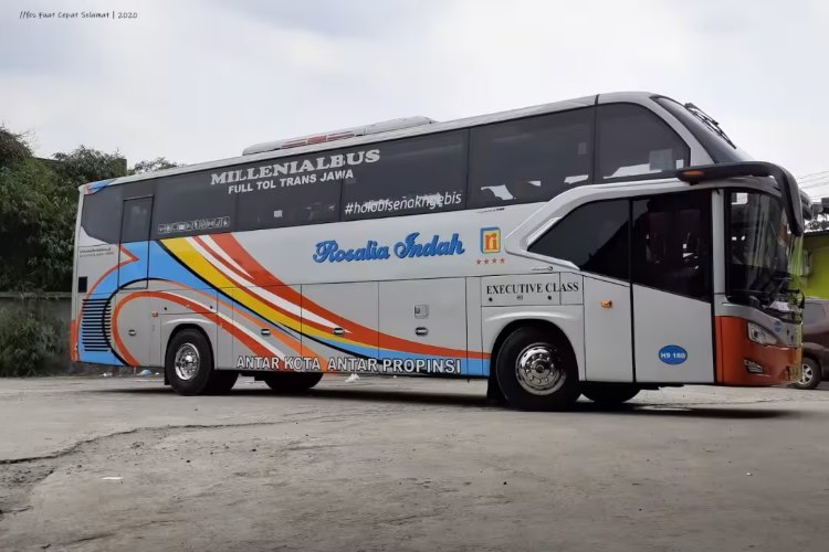 Bus Rosalia Indah, Hino RK8 berbaju Avante. (Ilustrasi: fastrans22)