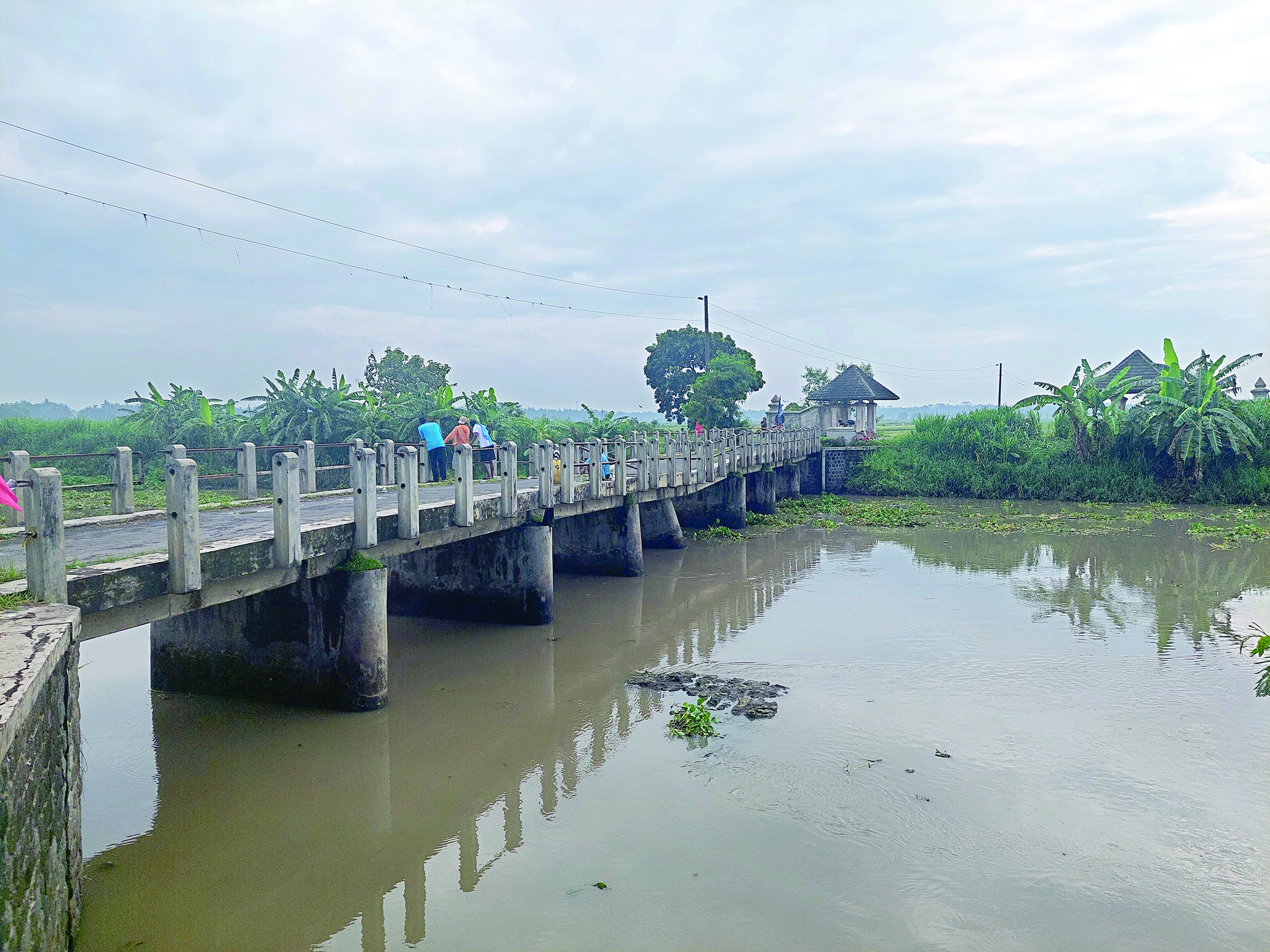 RUSAK PARAH:&nbsp;&nbsp;Jembatan Linggan mengalami patah setelah tiang penopang karena ambles sejak Januari lalu. Rencananya, (ANOM BAGASKORO/RADAR JOGJA)