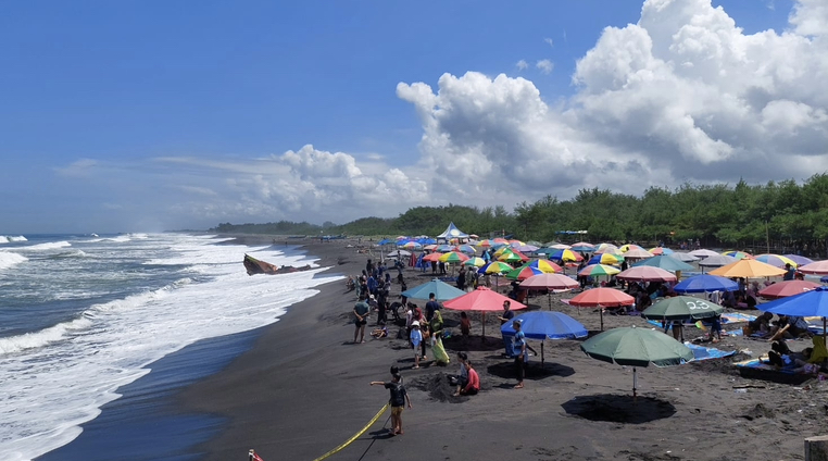 Suasana Pantai Glagah