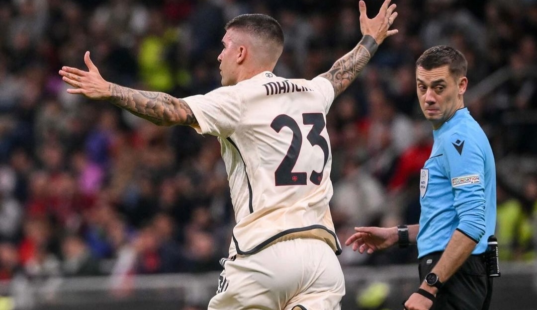 Selebrasi Gianluca Mancini setelah mencetak gol ke gawang AC Milan dan memastikan kemenangan AS Roma