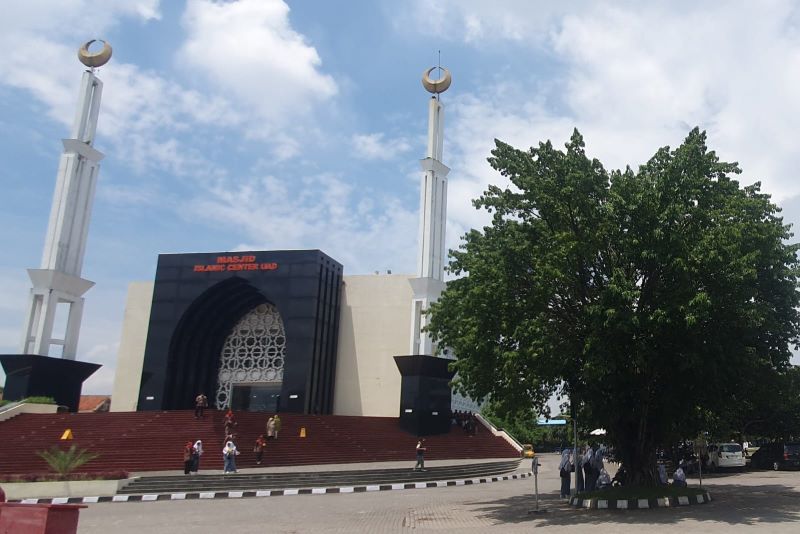 IKUT VIRAL - Suasana di depan Masjid Islamic Center Kampus 4 UAD belum lama ini.