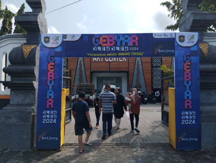 Suasana event Gebyar Oleh-Oleh 2024 di Art Center Purworejo atau kompleks Pendopo Kabupaten Purworejo pada Minggu (14/4) pagi.