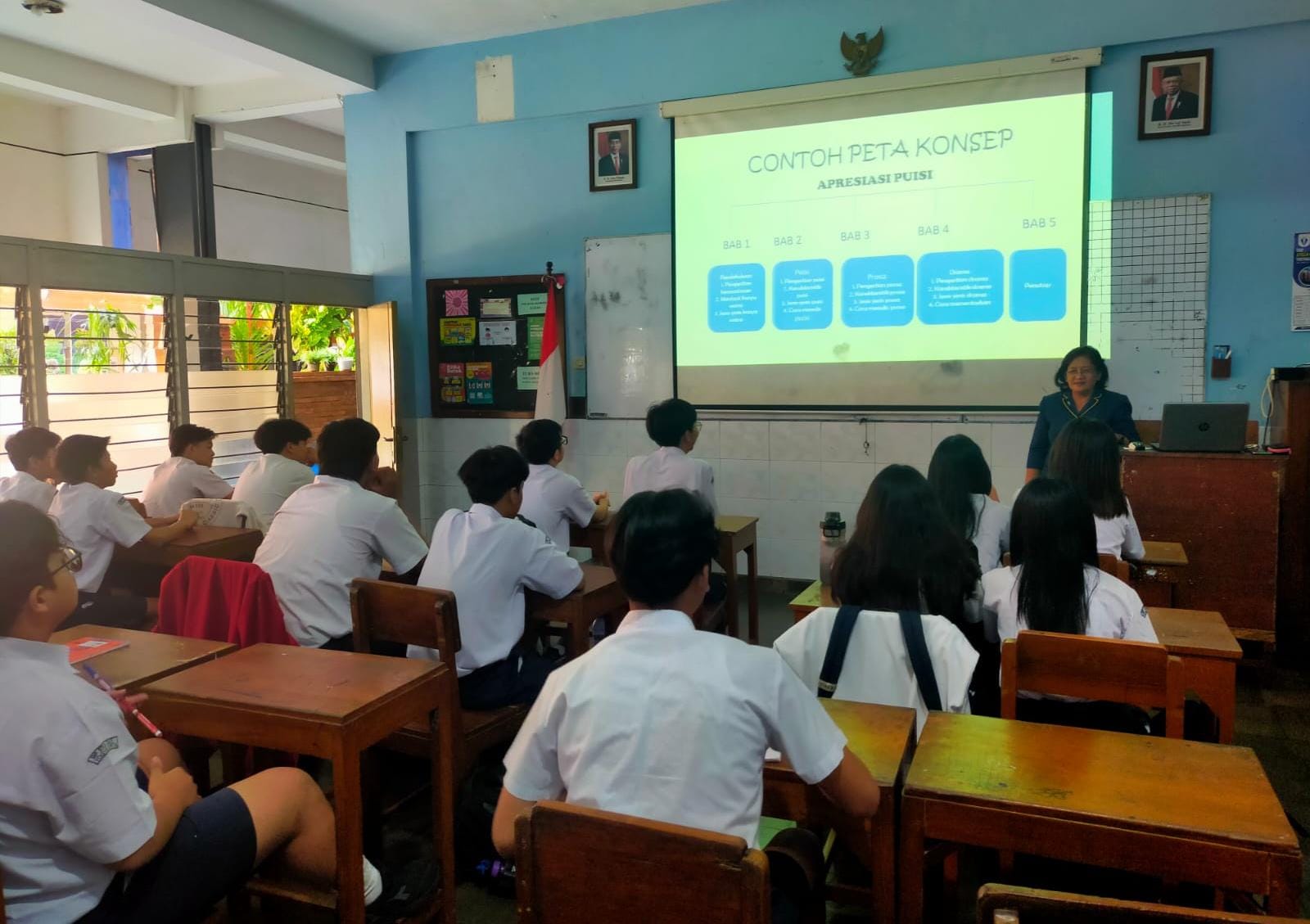SUDAH MASUK - Hari pertama kegiatan belajar mengajar (KBM) berlangsung di SMP Stella Duce 1 Jogja setelah libur lebaran Senin (15/4/2024)