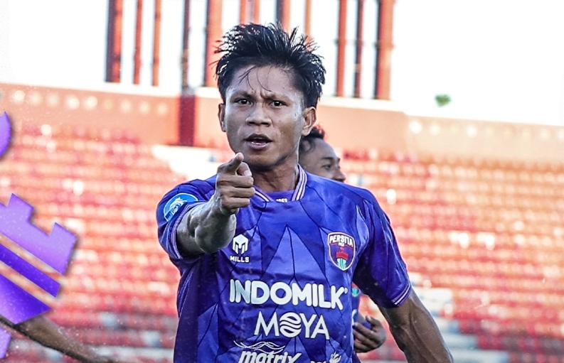 Selebrasi Fahreza Sudin usai mencetak gol penyeimbang Persita atas Persib