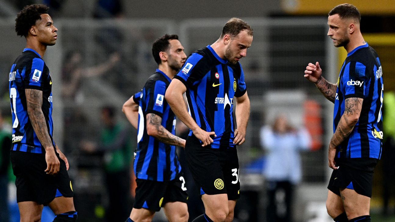 kekecewaan para pemain Inter setelah gagal mempertahankan keunggulan atas Cagliari (GETTY IMAGES)