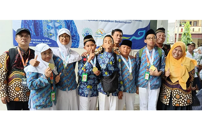 TOREHKAN PRESTASI: Siswa SD Muhammadiyah Sapen menunjukkan prestasinya dalam ajang OllympicAD VII Tingkat SD/MI tingkat Nasional 2024.&nbsp;