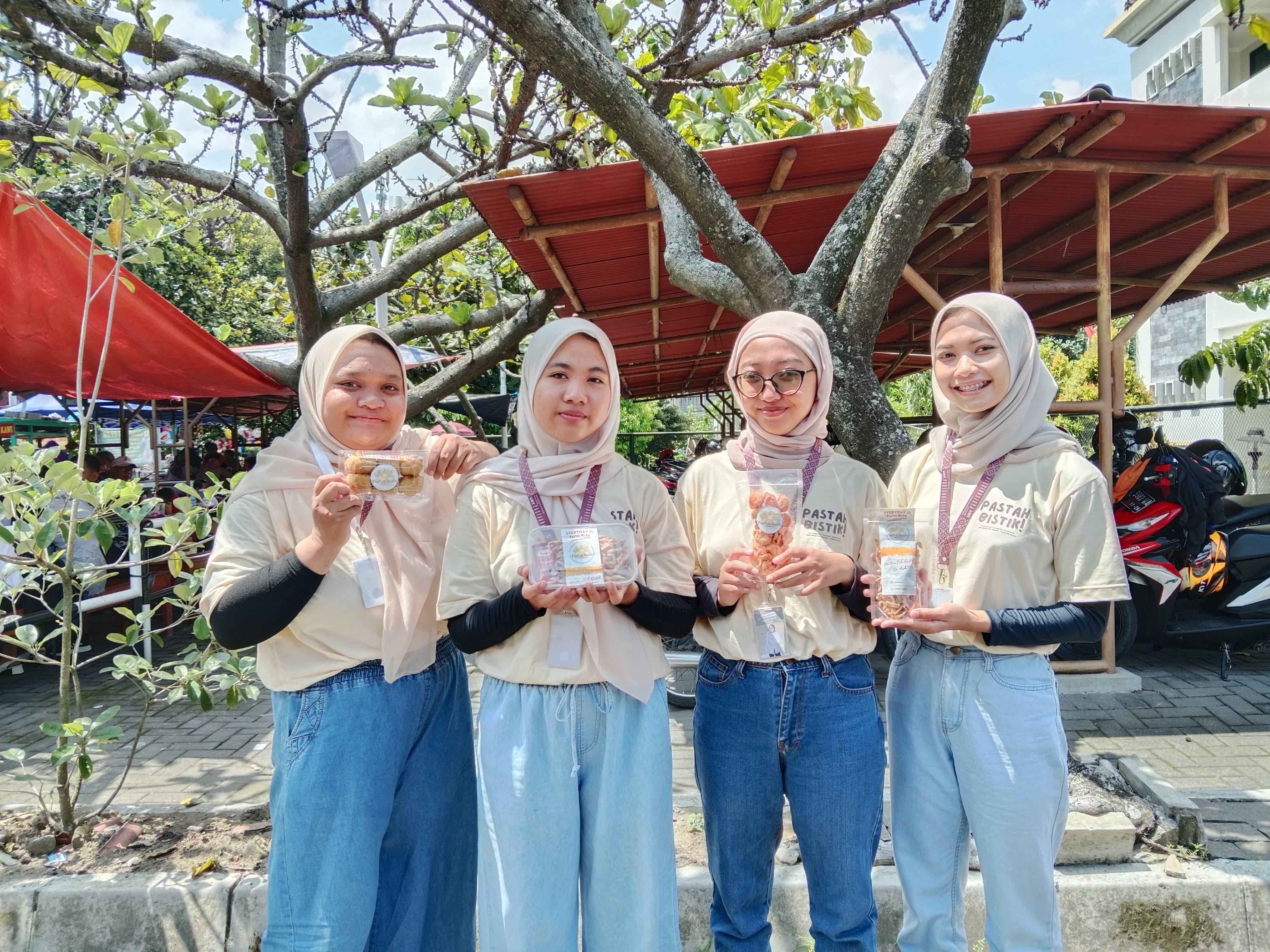 INOVASI: Mahasiswa UNY yang berhasil mengolah ampas tahu menjadi bistik dengan nilai ekonomi yang lebih tinggi. (DOK PRIBADI)