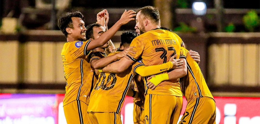Para pemain Bhayangkara FC rayakan gol yang dicetak Matias Mier ke gawang Persik