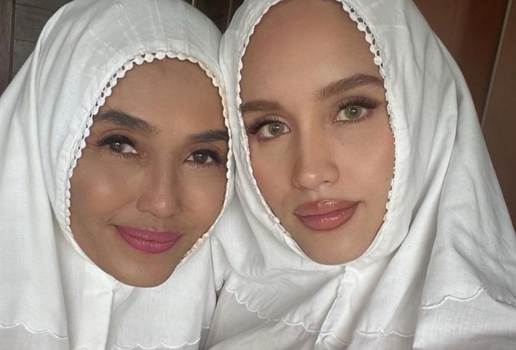 Unggahannya Tuai Kontroversi, Ibu Cinta Laura Ubah Caption di Instagram. Gambar: Instagram/@herdianak