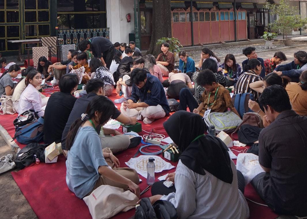 ADAPTASI - Mahasiswa baru UAJY saat mengikuti program Jogja Istimewa pada Oktober 2023