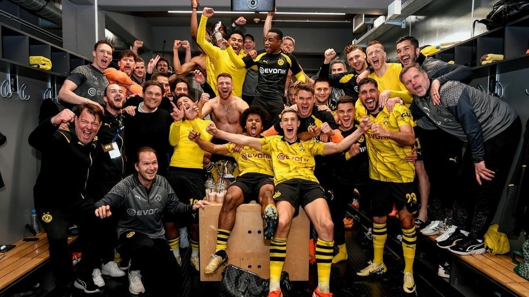 Para elemen Borussia Dortmund rayakan kelolosan mereka ke babak semifinal Liga Champions setelah kalahkan Atletico Madrid