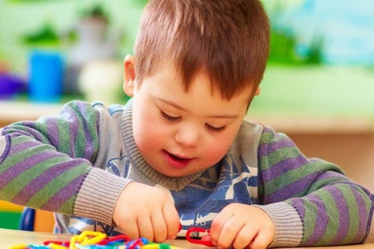 Mengenali Tanda-tanda Awal Autisme pada Anak (Sumber foto: web, KlikDokter)