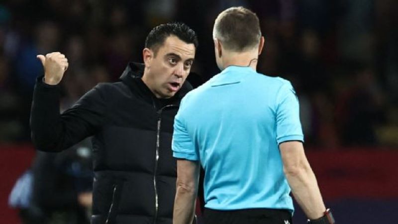 Xavi layangkan protes atas kepemimpinan wasit asal Rumania, Istvan Kovacs atas keputusan mengusir Ronald Araujo