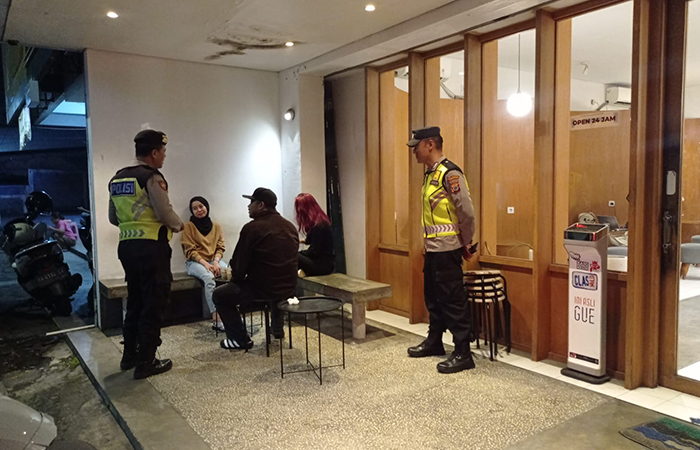 JAGA KAMTIBMAS: Patroli yang dilakukan Polsek jajaran Polresta Jogja pada malam hari untuk menjaga keamanan dan ketertiban.