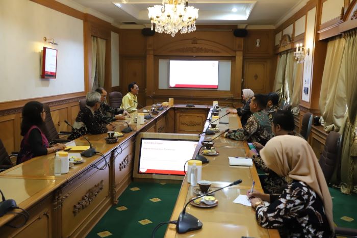 Pemkab Purworejo berkunjung ke Gedung Kepatihan Jogjakarta bertemu Sri Sultan Hamengku Buwono X pada Kamis (18/4).