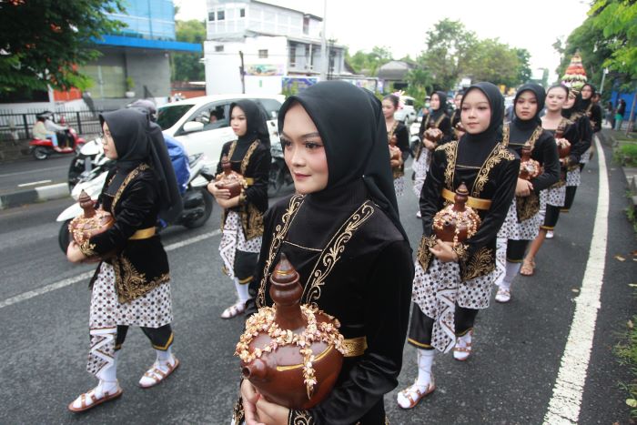 Kirab Kalurahan Sendangdadi, Kapanewon Mlati, Kabupaten Sleman, mengadakan acara peringatan Hari Jadi ke-76 tahun Kalurahan Sendangadi.