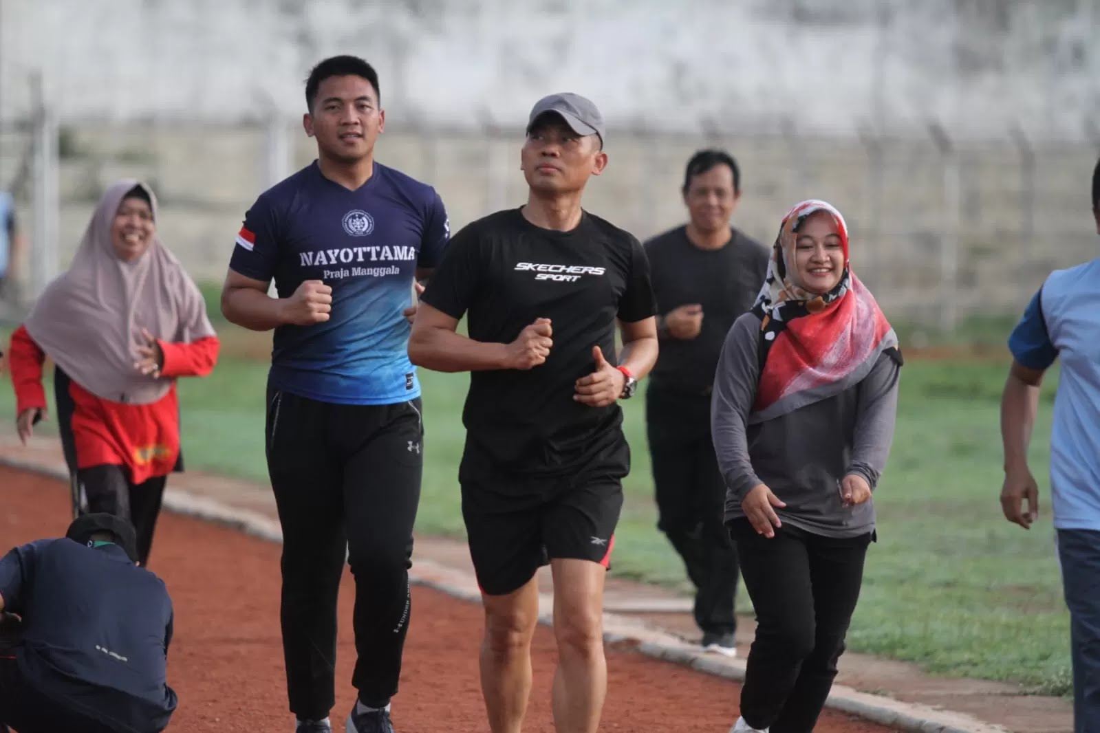 OLAHRAGA: Bupati Gunungkidul Sunaryanta saat melakukan olahraga lari bersama jajaran OPD Pemkab Gunungkidul. (Dokumentasi Pemkab Gunungkidul)
