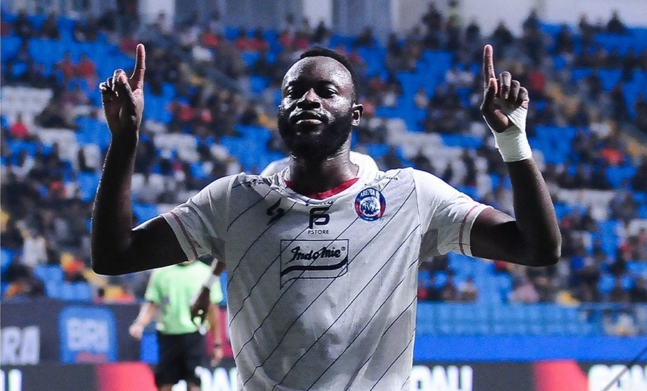Selebrasi pemain Arema usai membalikkan kedudukan dan raih kemenangan atas Borneo FC (ig aremafcofficial)