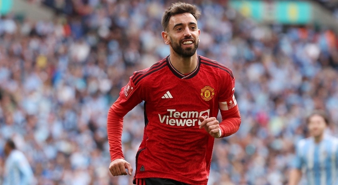 SUMRINGAH: Bruno Fernandez bahagia usai membawa Manchester United ke final FA Cup usai taklukkan Coventry City di babak adu penalti (ig manchesterunited)