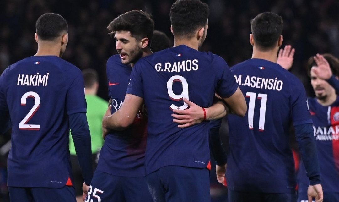 RAMAI: para pemain PSG rayakan kemenangan atas Lyon yang semakin dekatkan timnya menuju gelar juara Ligue 1 Prancis (ig psg)