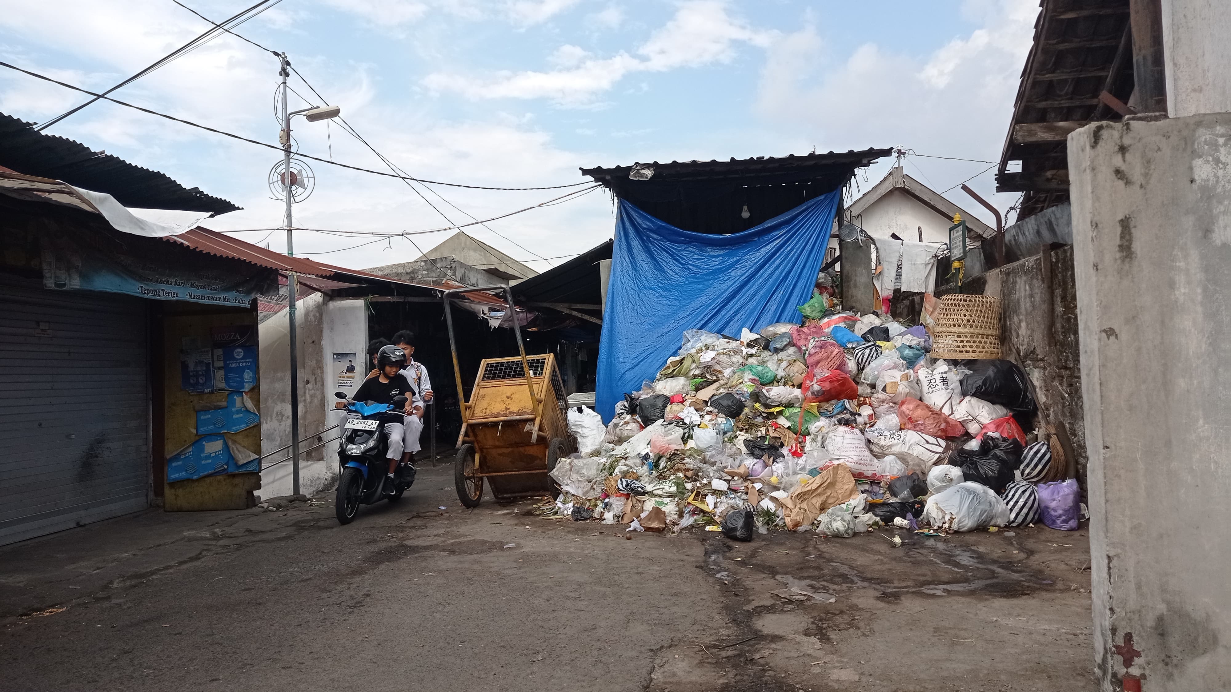 Sampah masih menumpuk di Pasar Senen Ngampilan Jogja