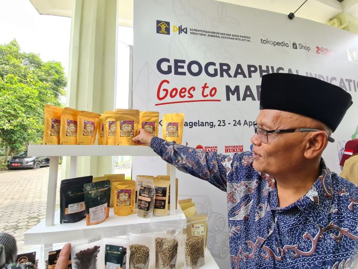 PRODUK UNGGULAN: Produk kopi khas Magelang.