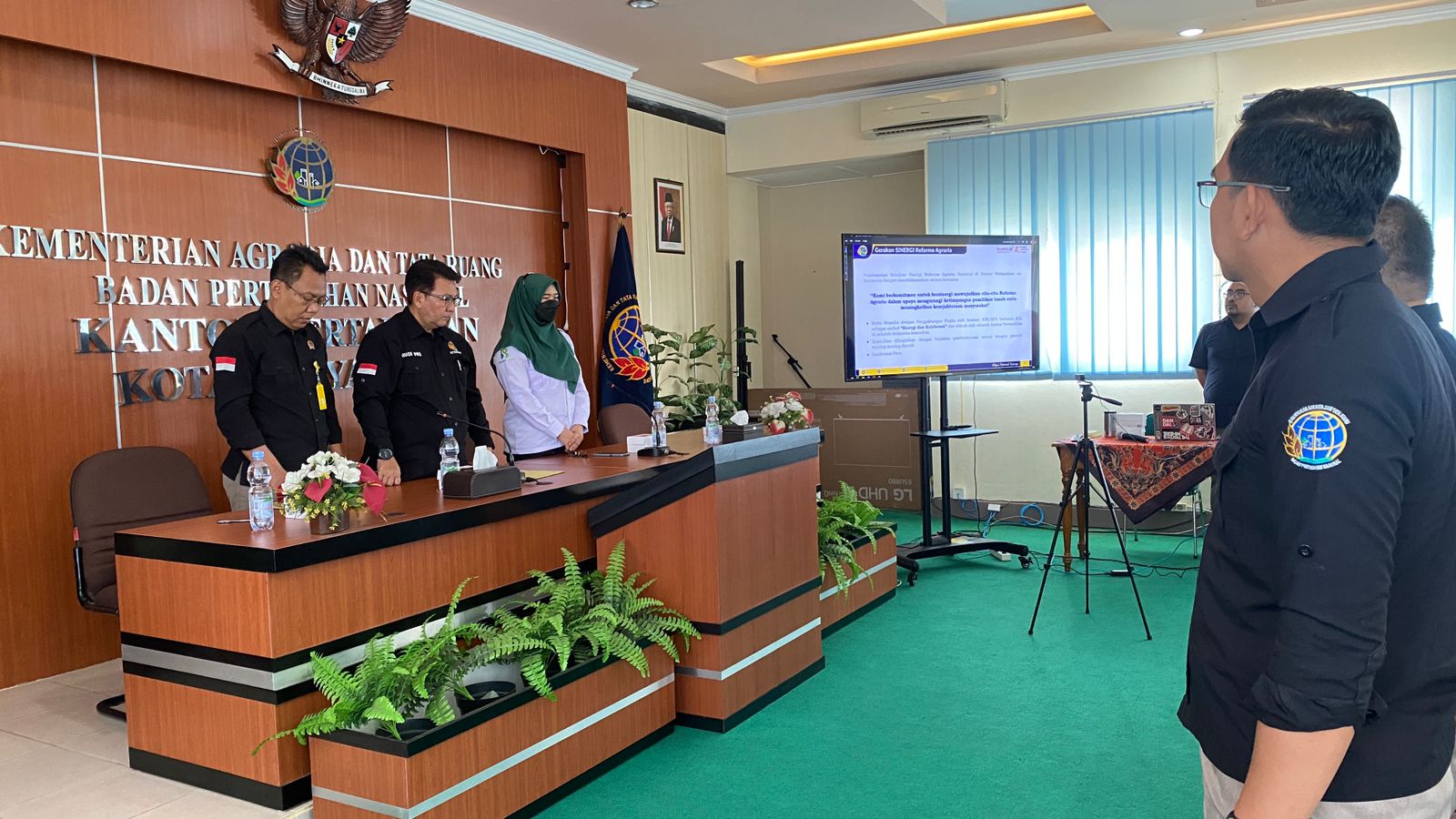 NAIK KELAS: Suasana pendampingan digital parketing Para pelaku UMKM di Kantor Pertanahan Kota Jogja, Senin (22/4/2024).