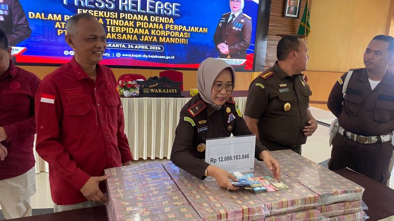 suasana konferensi pers eksekusi pidana denda atas perkara tindak pidana perpajakan dengan terpidana korporasi PT. Purbalaksana Jaya Mandiri di Kantor Kejati DIJ, Rabu (24/4/2024).
