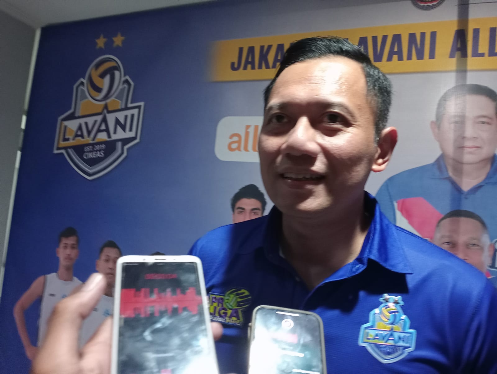 JUARA: Agus  Harimurti Yudhoyono setelah menyaksikan pertandingan LavAni melawan Jakarta Garuda Jaya, Kamis (25/4) di GOR Amongrogo, Jogja.