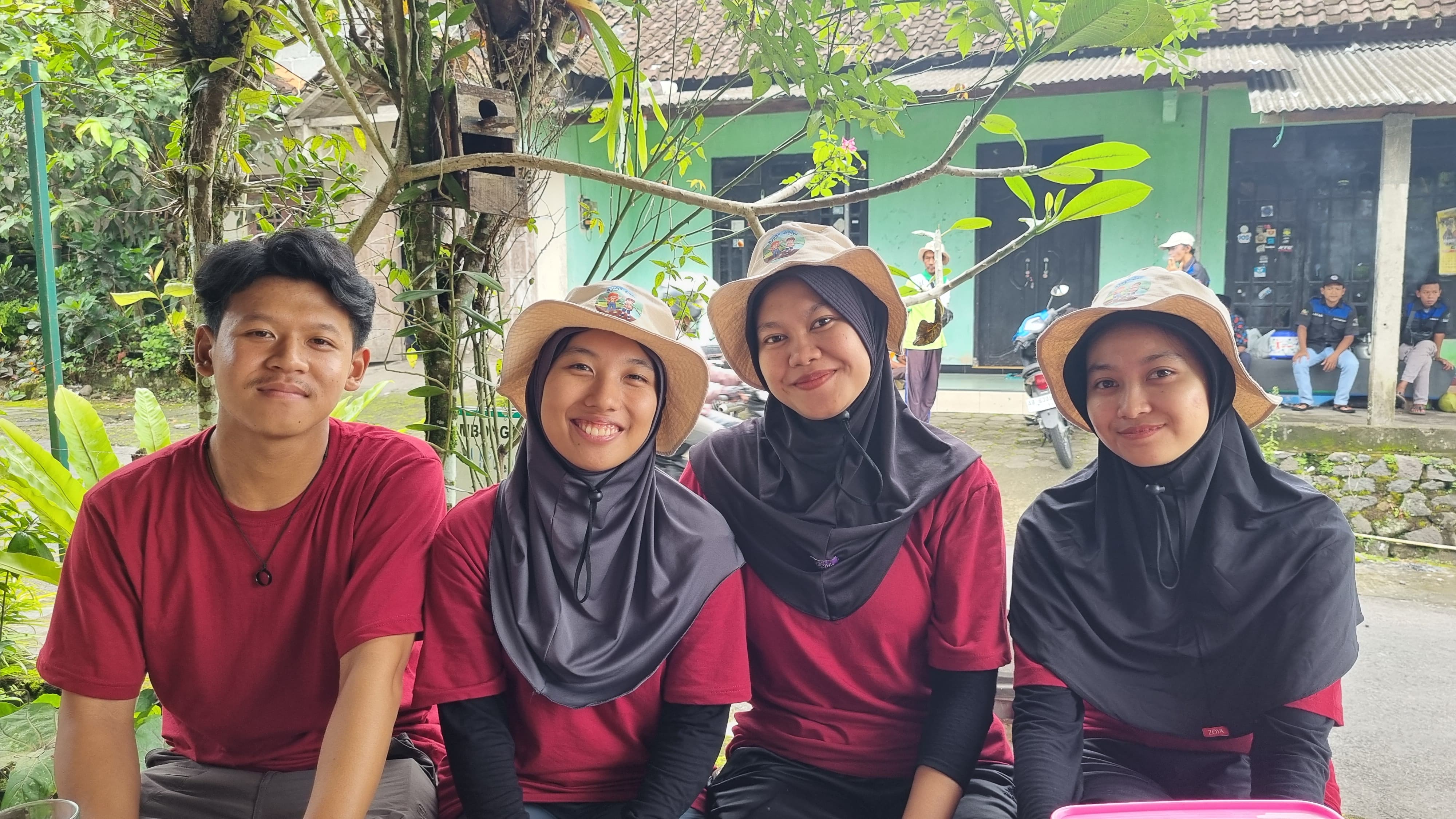 Empat mahasiswa Universitas Islam Indonesia (UII) yakni Aiko Sarasvaty Prabowo, Muhammad Fathur Hajjan, Noverli Sukma Melani dari Teknik Lingkungan angkatan 2020 dan Adhelia Agustina