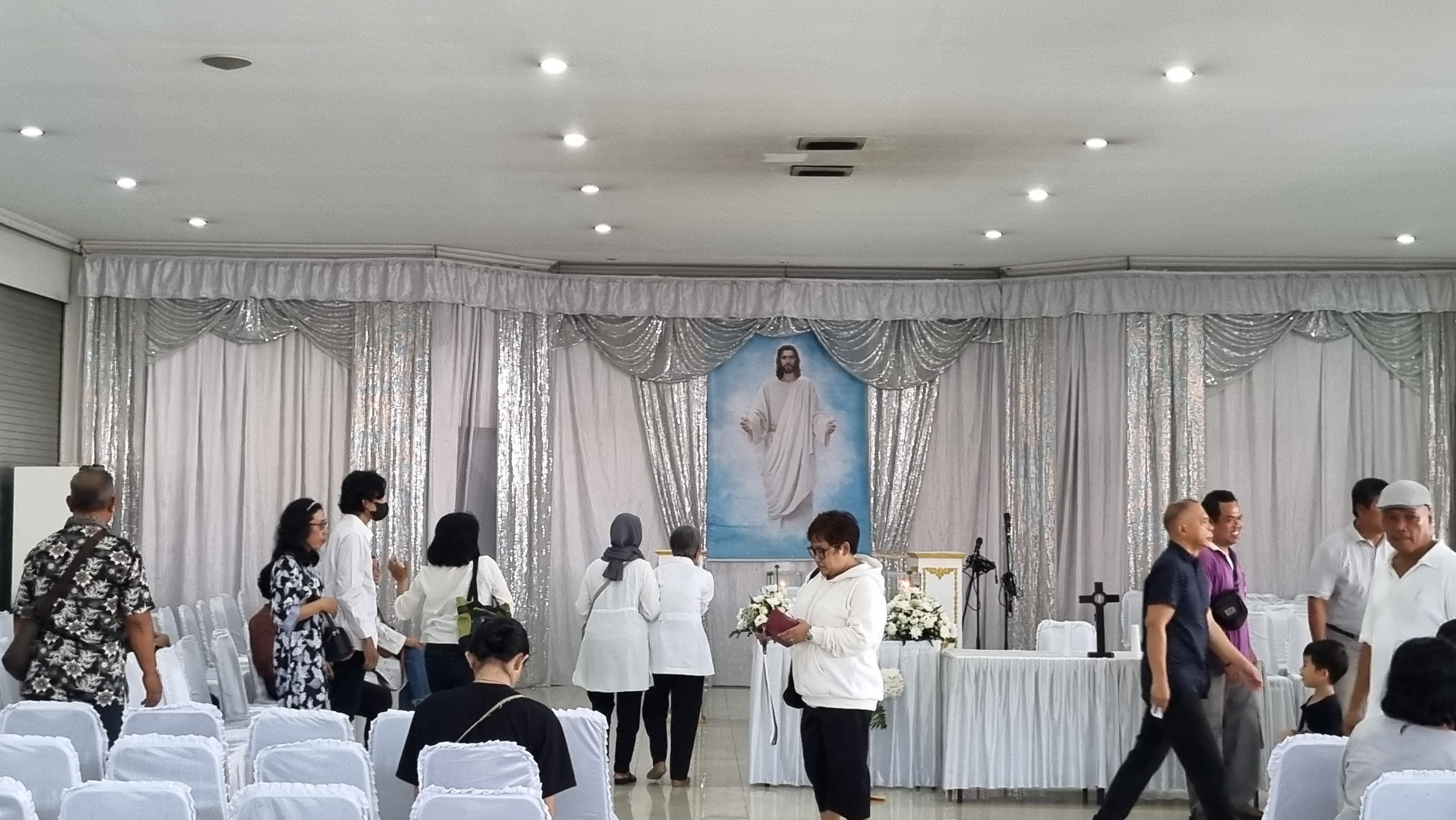 Suasana rumah duka PUKY tempat disemayamkanya jenazah Joko Pinurbo.