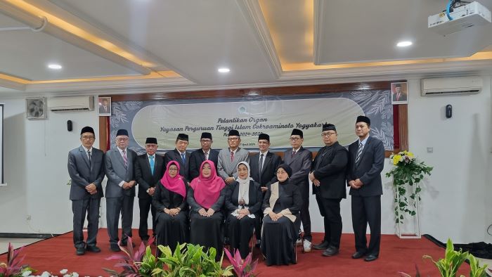 Sesi pelantikan pengurus yayasan perguruan tinggi Islam Cokroaminoto Yogyakarta yang berlangsung di Universitas Cokroaminoto Yogyakarta (UCY)