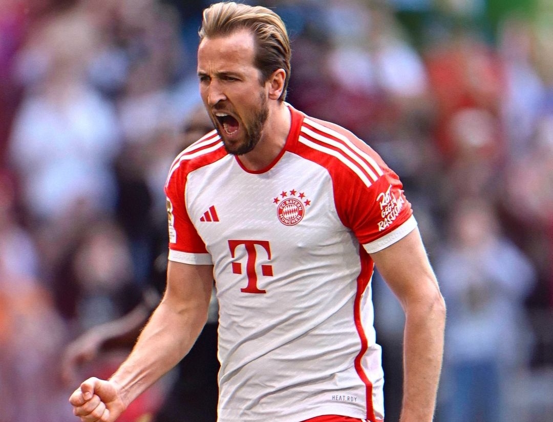 Selebrasi Harry Kane usai mencetak gol keduanya ke gawang Eintracht Frankfurt dan antarkan Bayern Munich menang 2-1
